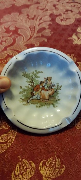 Mała porcelanowa popielniczka