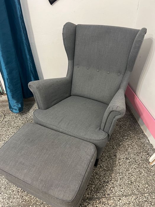 IKEA STRANDMON  - fotel z podnóżkiem