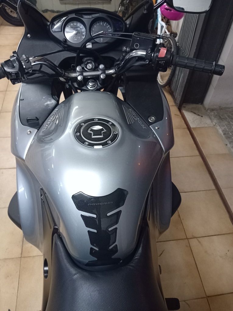Vendo Honda Deauville- ler descrição