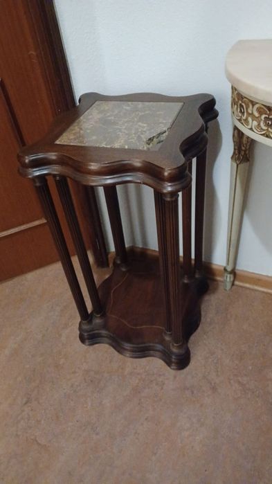 Móvel de decoracao em madeira  com pedra