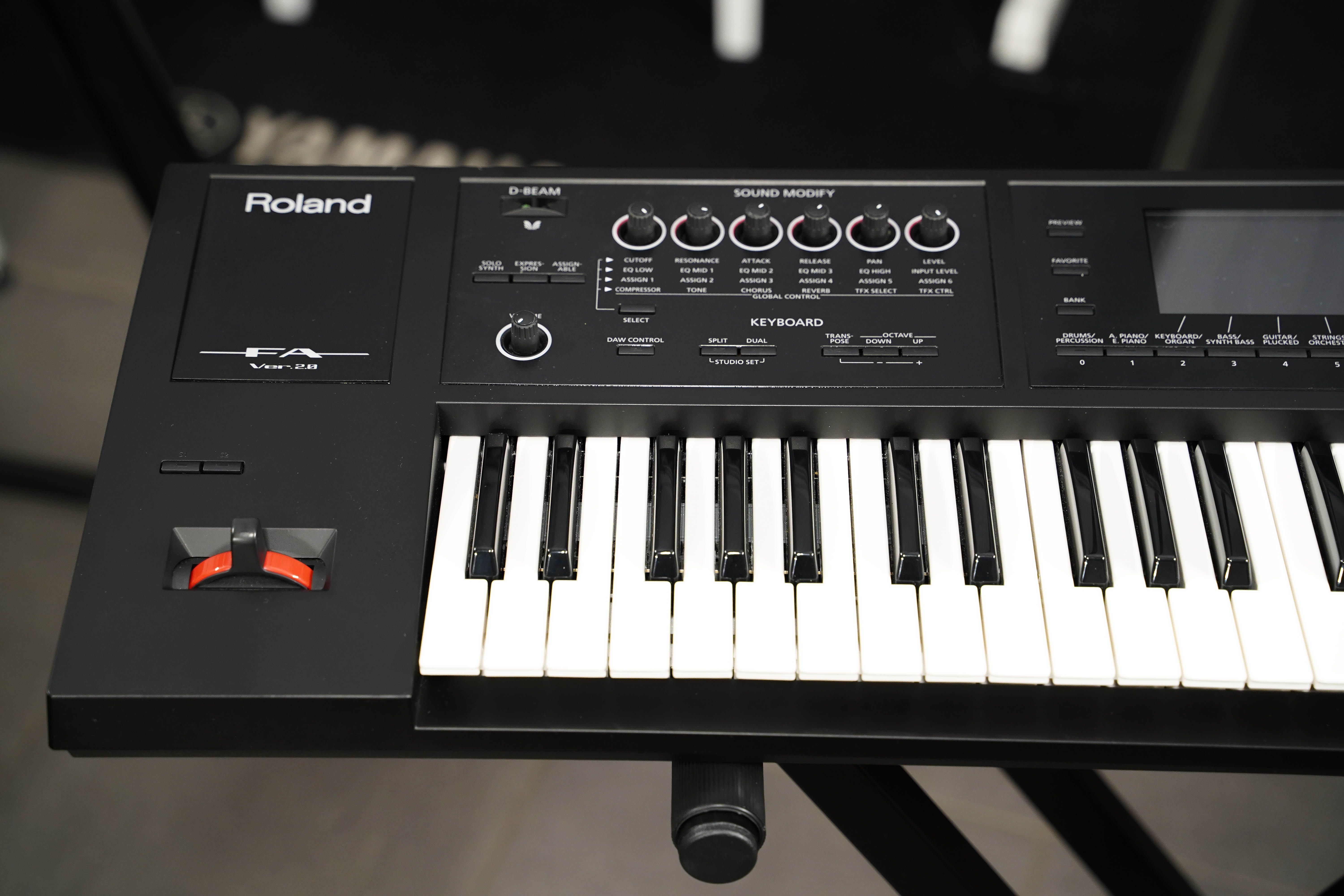 ROLAND FA06 V2 Syntezator 2000 brzmień