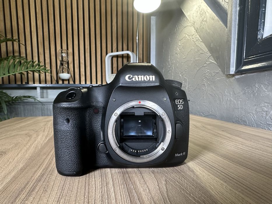 Canon 5D mark III (247тис.)