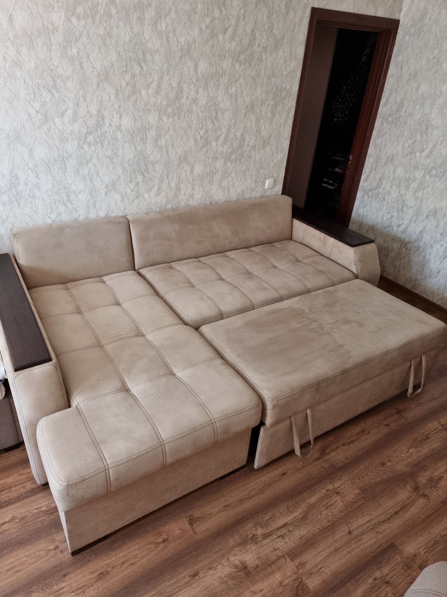 Кутовий диван в гарному стані