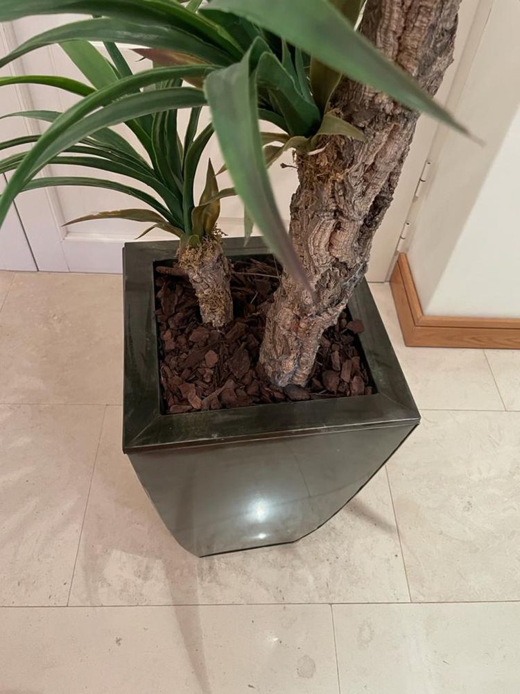 Palmeira Artificial com Vaso decorativo em Metal