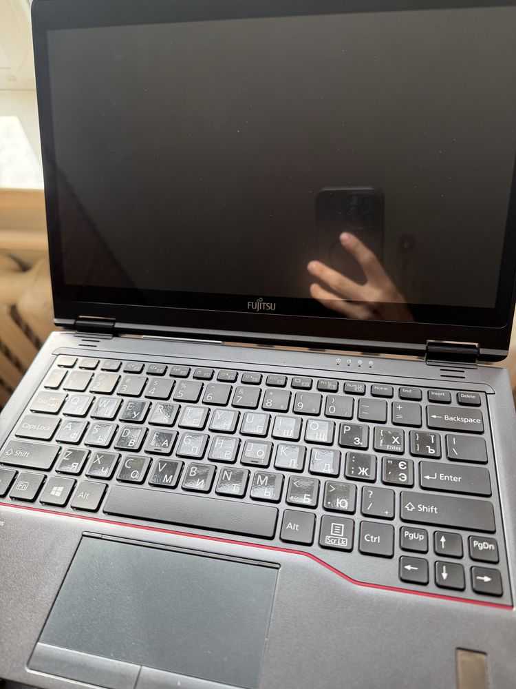 Ноубтук 2в1 Fujitsu LifeBook U729 / i3-8145U / UHD Graphics 620 / 4 ОЗ