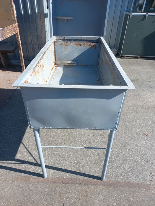 Ванна для перевірки герметичності коліс легкових автомобілів