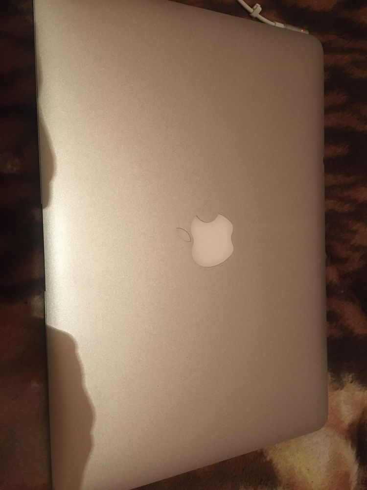 Продам Macbook Air 13