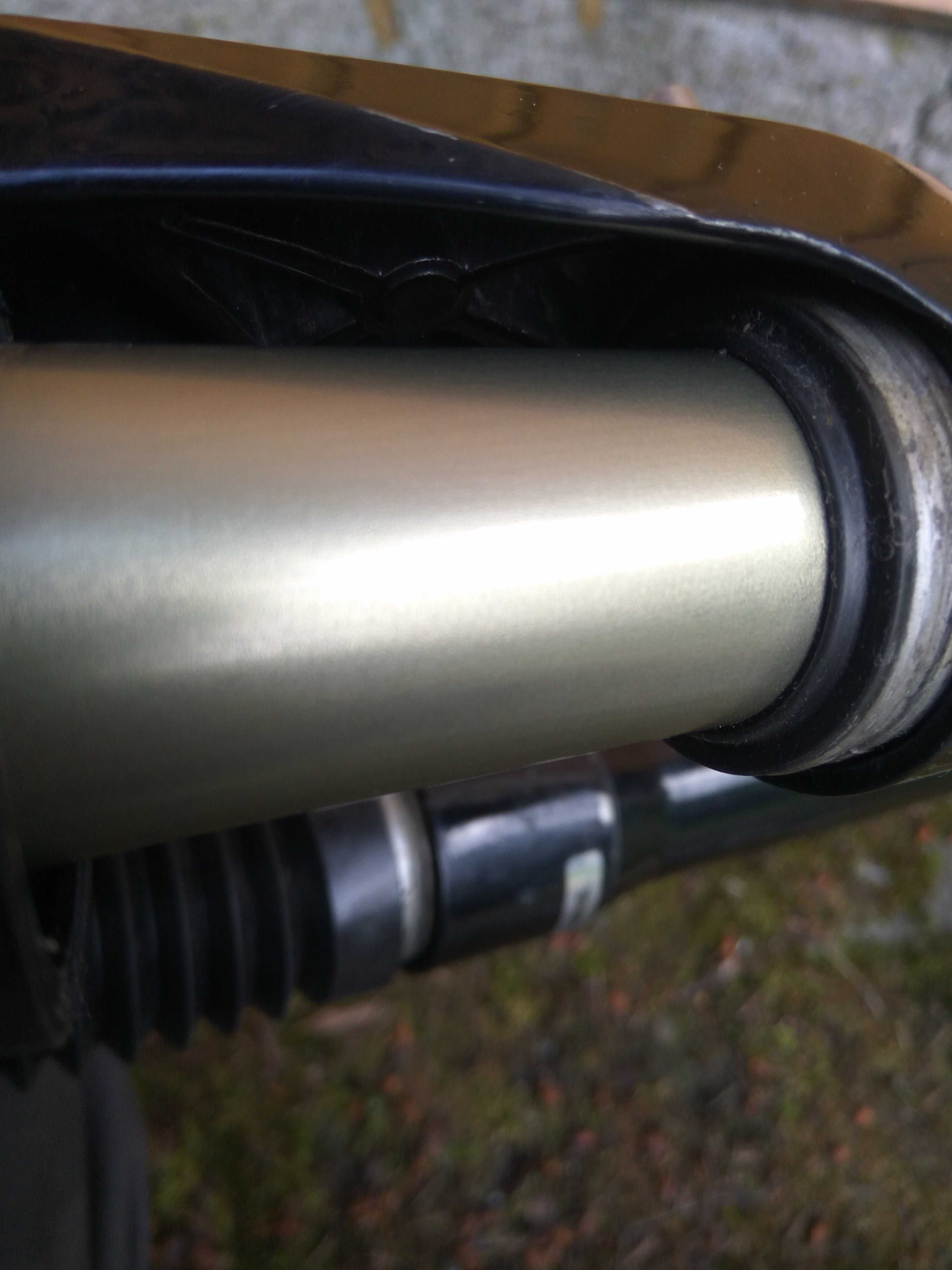 Manitou MACH 5 SX amortyzator przedni Retro MCU Polecam