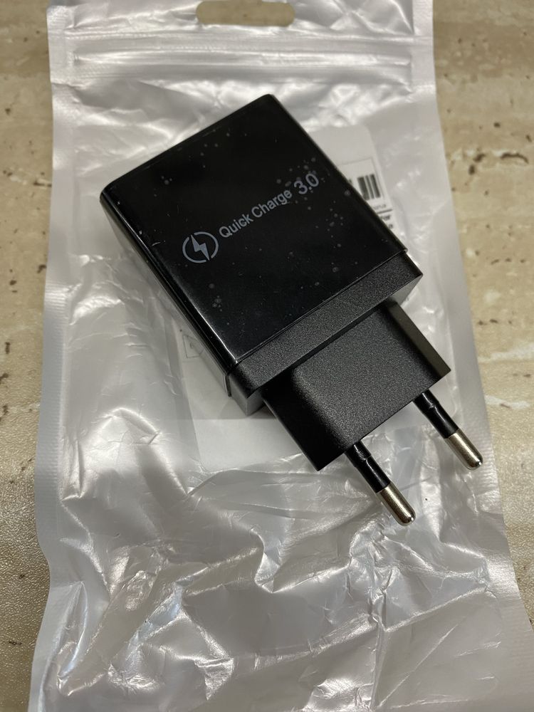 Зарядний блок на 4 usb,зручний під час відключень світла, знижена ціна