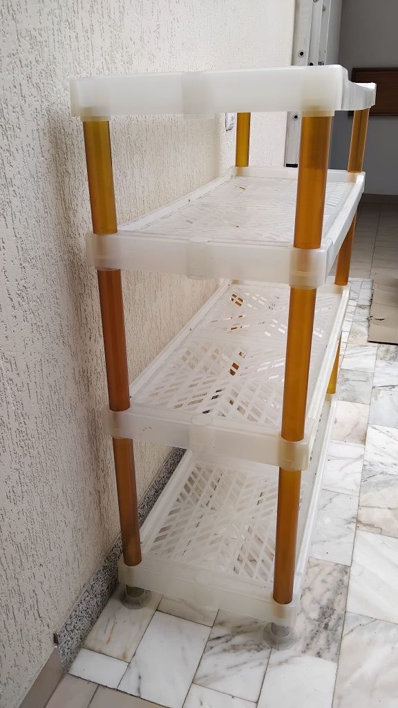 Estante de prateleiras