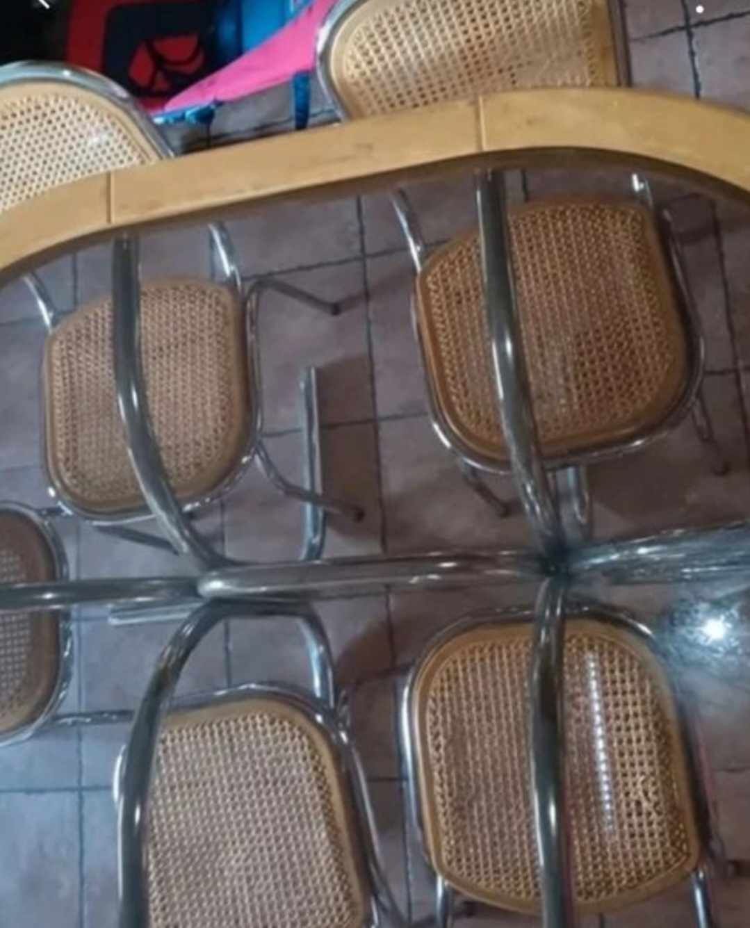 Mesa com 6 cadeiras