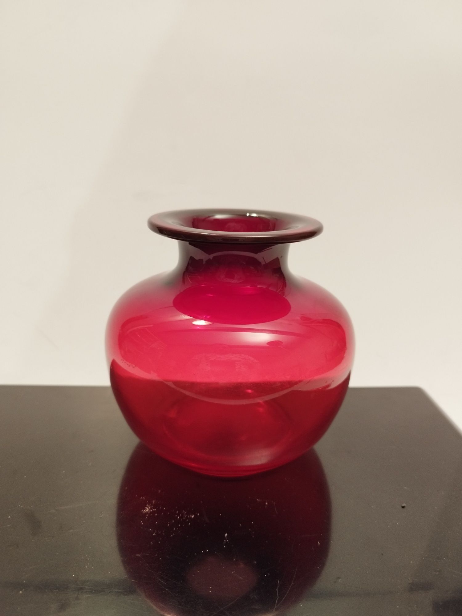 Rubinowy wazon tarnowiec kolorowe szkło prl vintage retro prl vintage