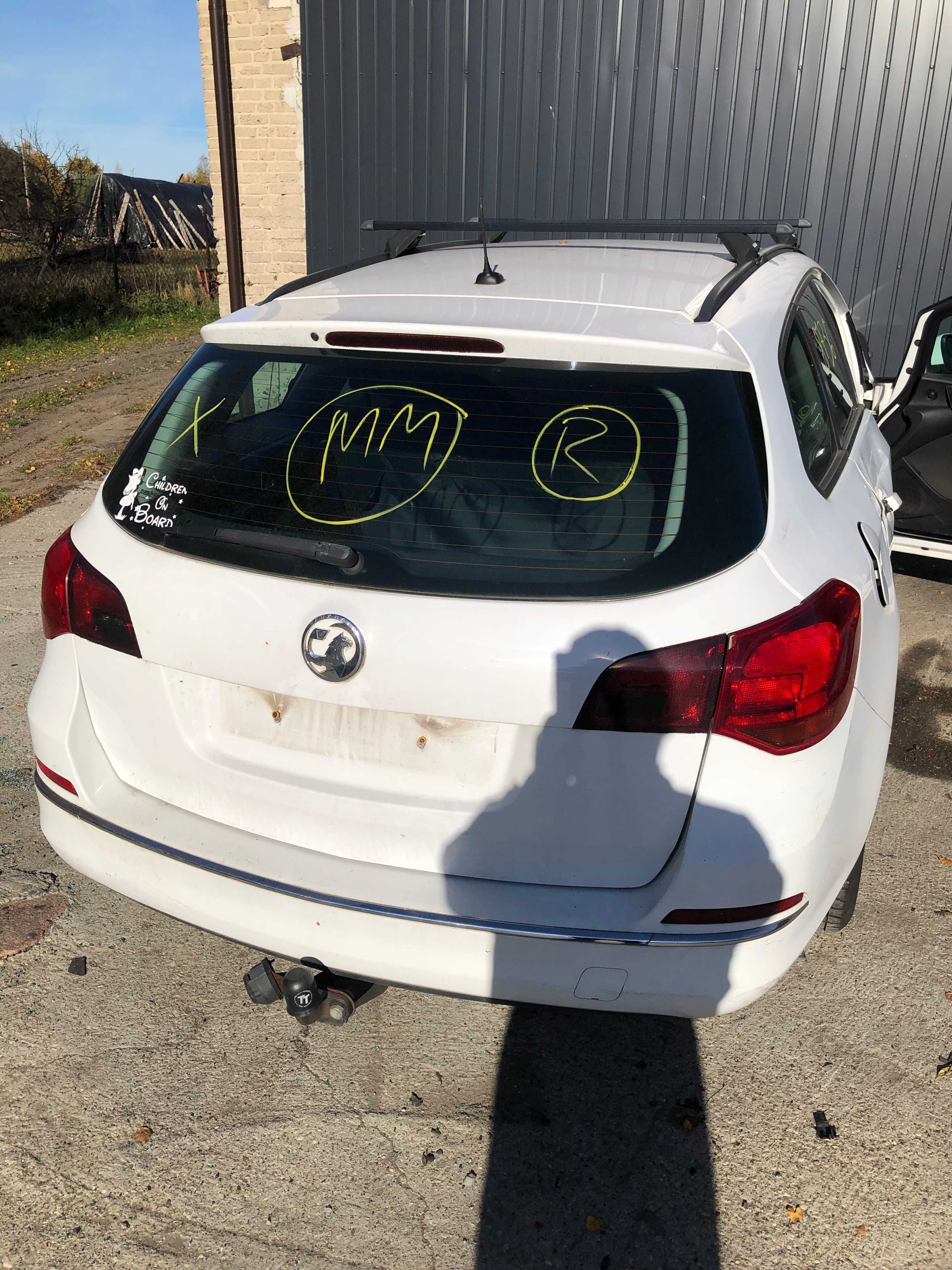Astra IV J LIFT KOMBI Z40R Klapa Bagażnika + Zderzak + lampy tył