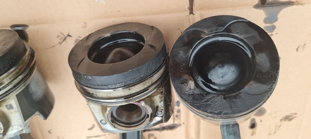 Tłok silnika Mercedes Sprinter W907 OM651 z 2019 roku Pojemność 2.2