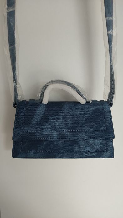 Gina Tricot Mini Washed Blue Bag mała jeansowa torebka na pasku