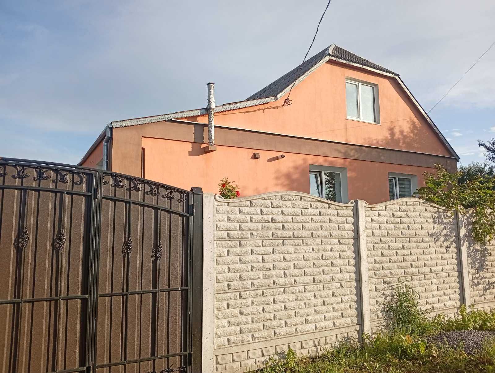 Хороший будинок для сім'ї поруч міста(с.Шаровечка).