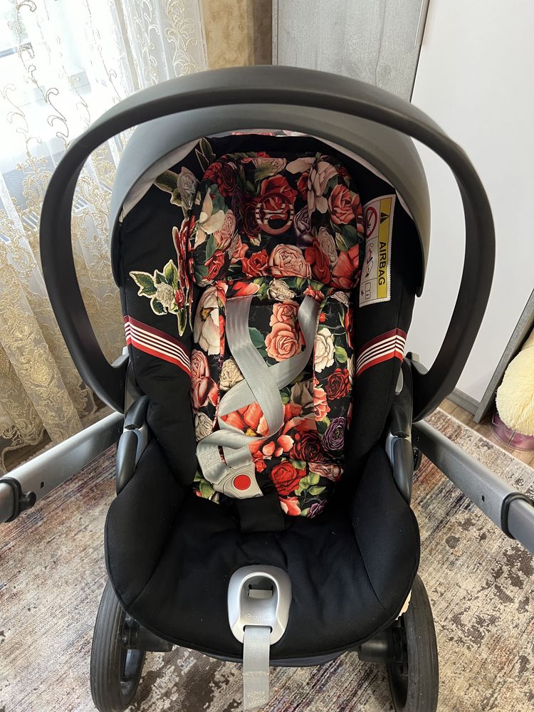 Автокрісло Cybex Cloud Z i-Size Spring Blossom Dark