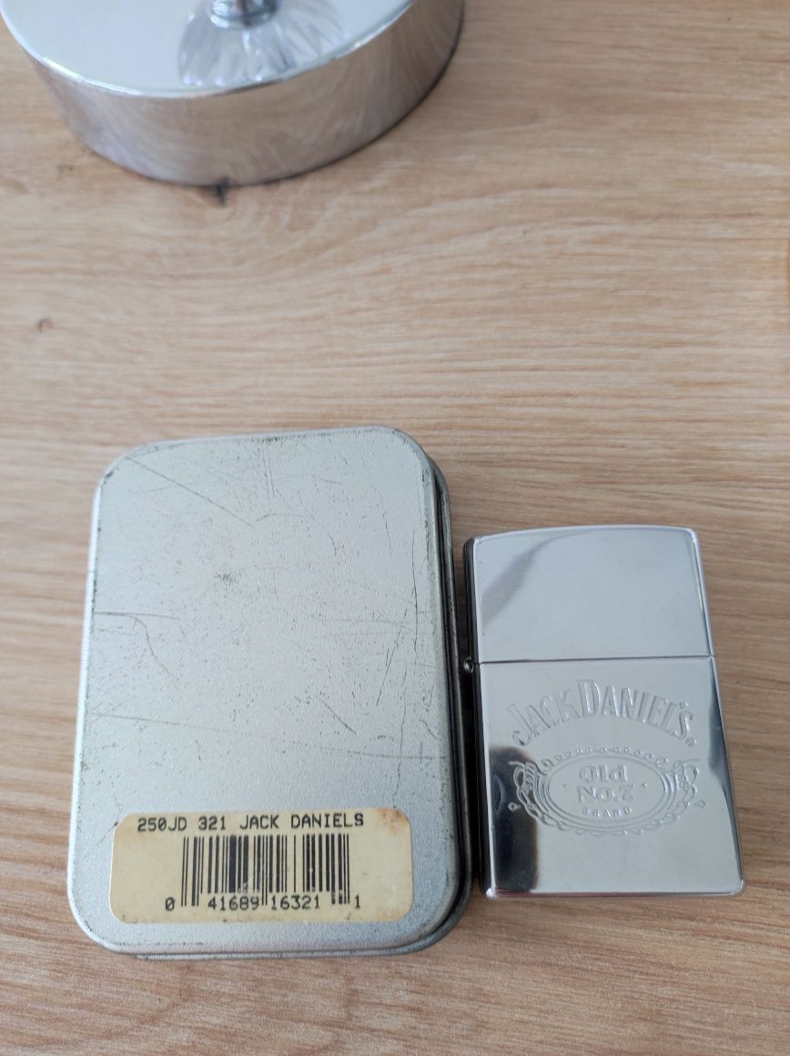 Zapalniczka Zippo 2001 r z orginalnym pudełkiem