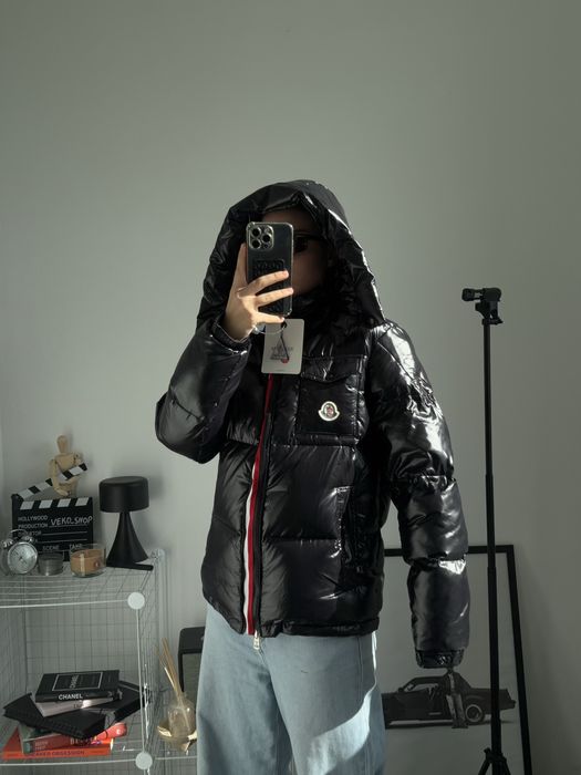 Пухова лакова куртка Moncler