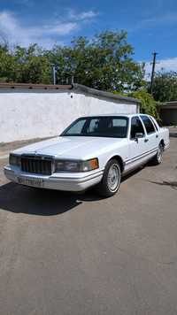 Продам автомобиль Lincoln Town Car