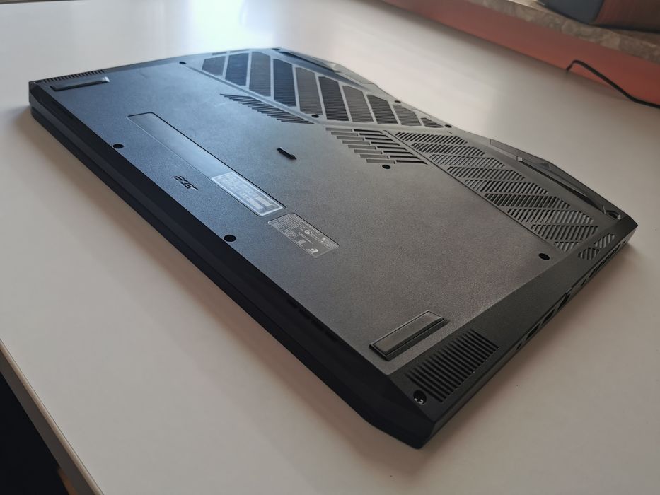 Laptop Gamingowy Acer Predator17 GTX 1650Ti i5 10Gen 16Ram 500GB 120HZ