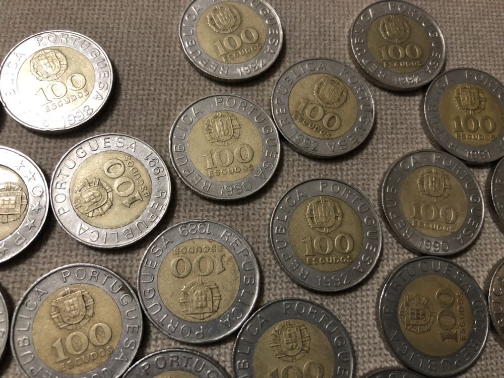 Lote 35 moedas antigas de 100 escudos
