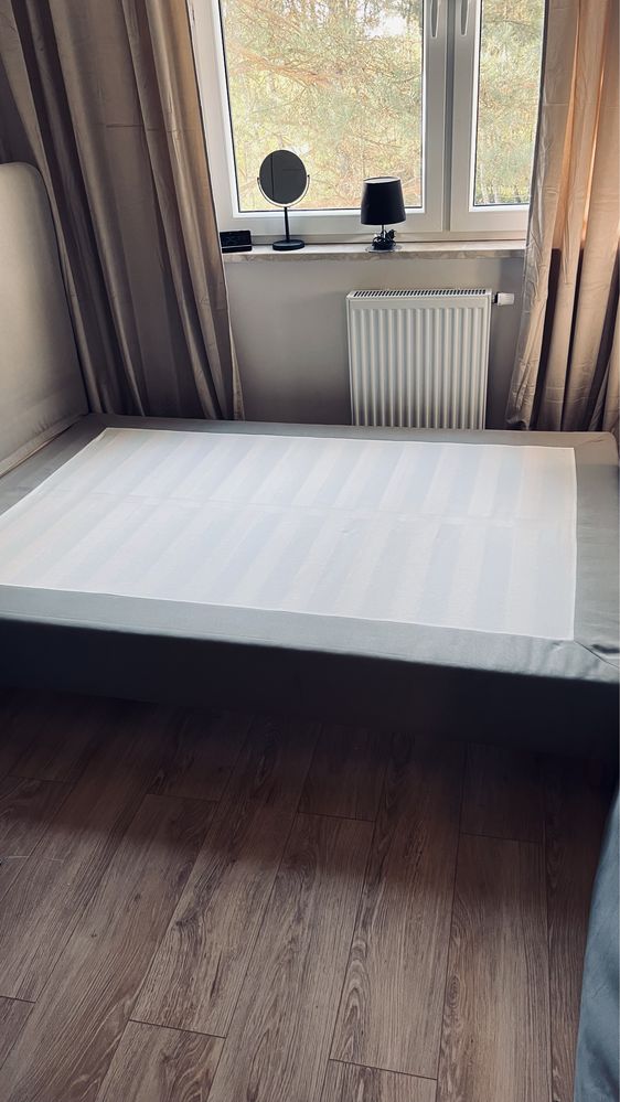 Łóżko ikea , stelarz drewniany , pokrowiec zrzucany.Wymiar 140/200