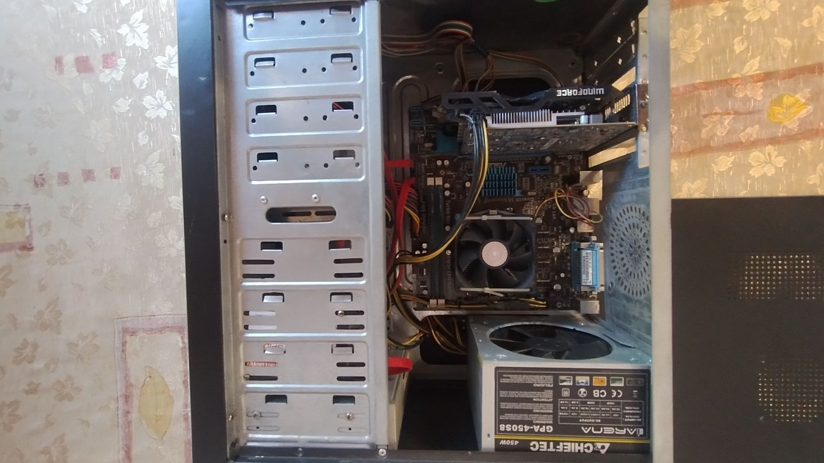Пк проц амд 4 ядерний  віде карта GTX 550Ti оперативка 8 гіг