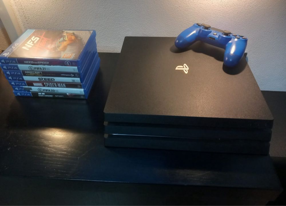 PS4 pro/ jogos e comando (caixa)
