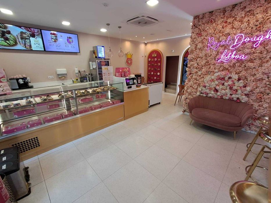 Balcão refrigerado de luxo – inox, LED e vitrina integrada -pastelaria