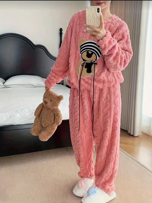 Жіночій флісовий піжамний комплект. Три моделі.