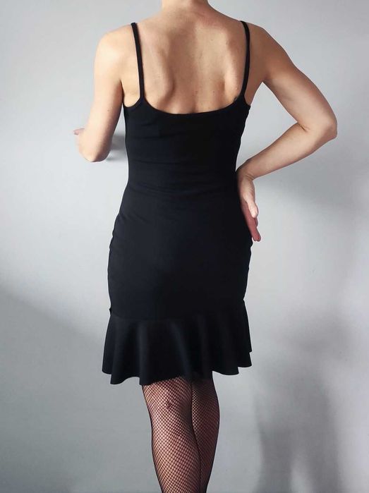 36 S / 38 M Zgrabna elegancka Sukienka Czarna ramiączka falbana