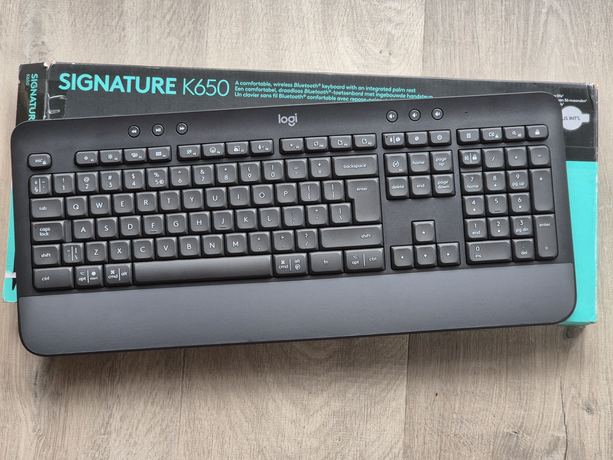 Logitech K650 klawiatura QWERTY bezprzewodowa bluetooth keys signature