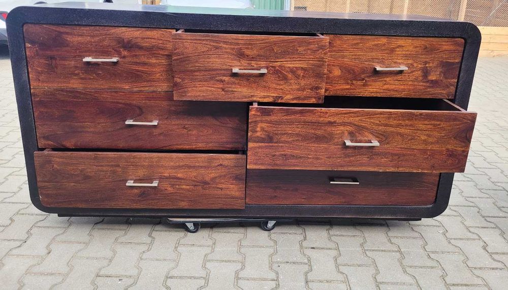 Zestaw mebli drewnianych: regał, komoda, szafka wisząca, ława