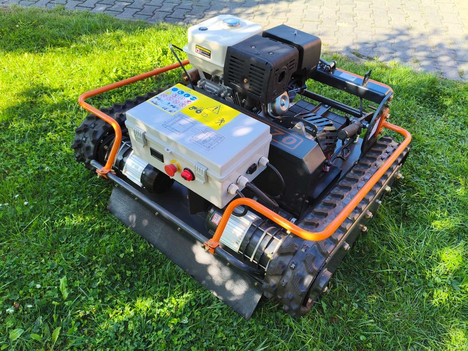 Robot koszący na gąsienicach, zdalnie sterowany