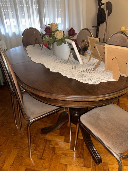 Mesa de jantar extensível + cadeiras