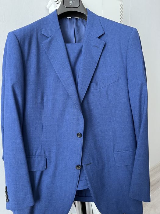 Продам мужские классические костюмы