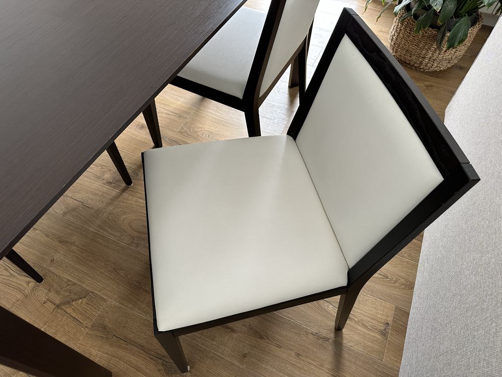 Sala de Jantar - Mesa | 4 cadeiras | Aparador