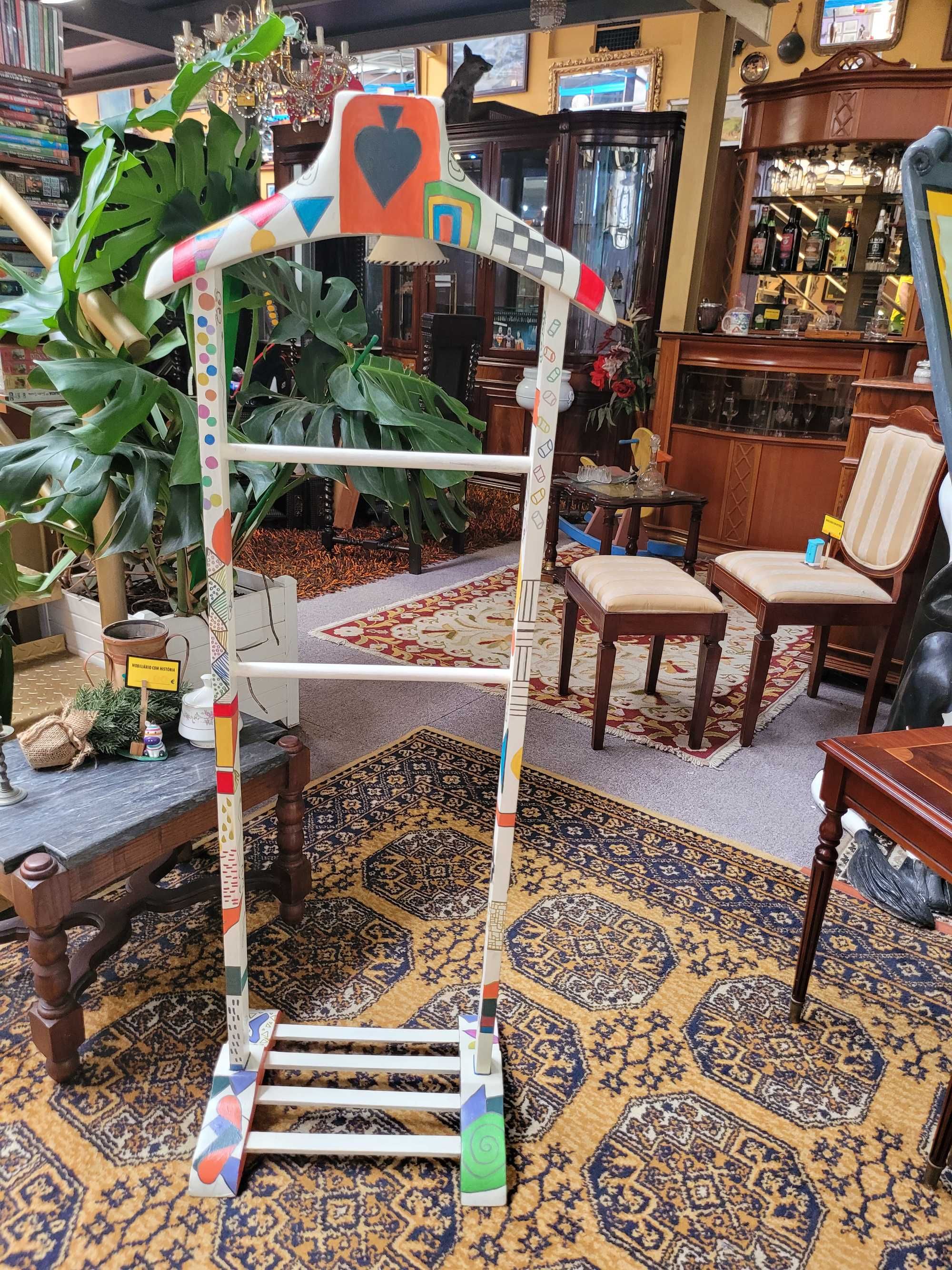 Cabide em madeira maciça restaurado - Pintado à mão