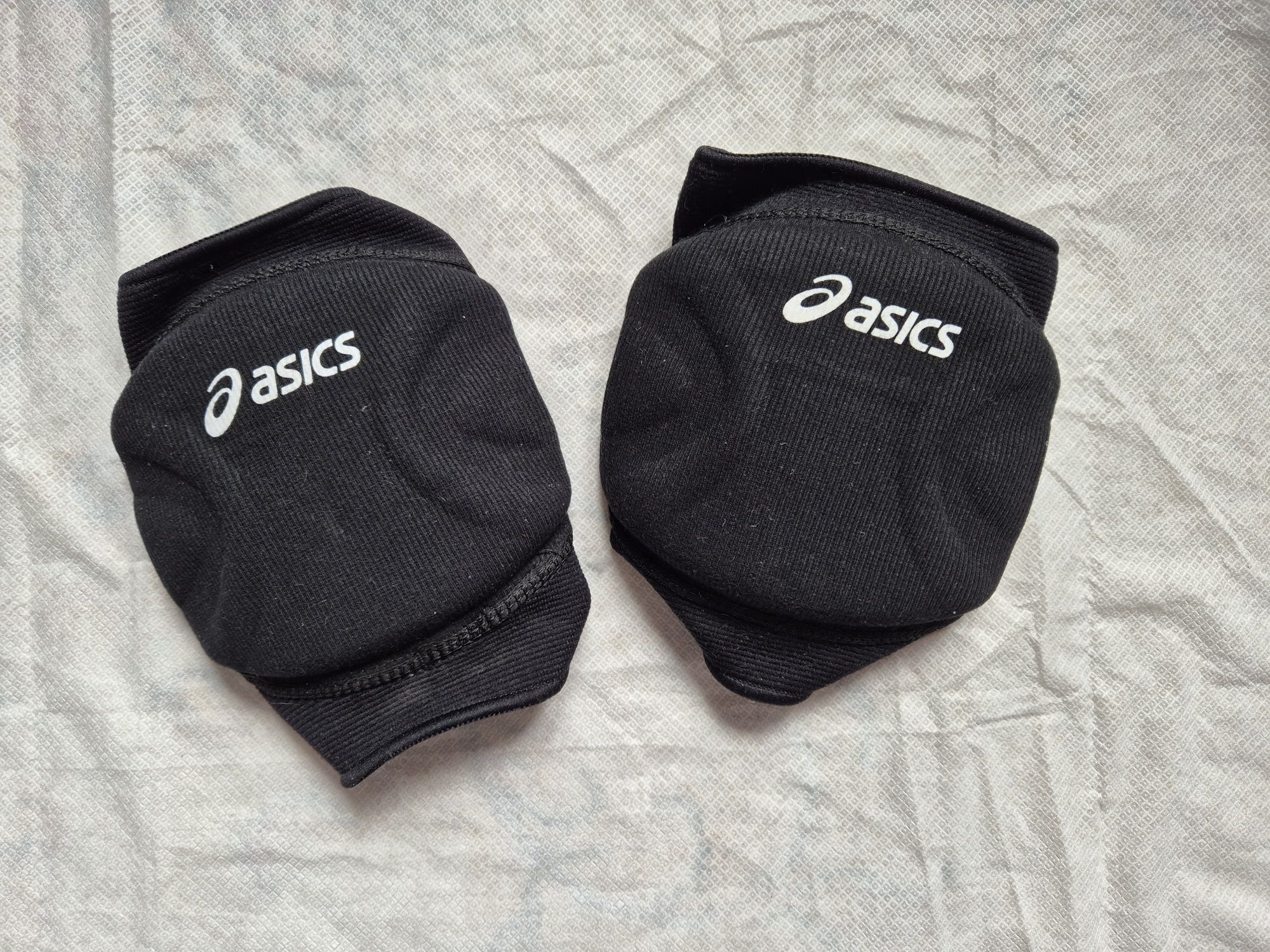 Наколенники Asics чёрные