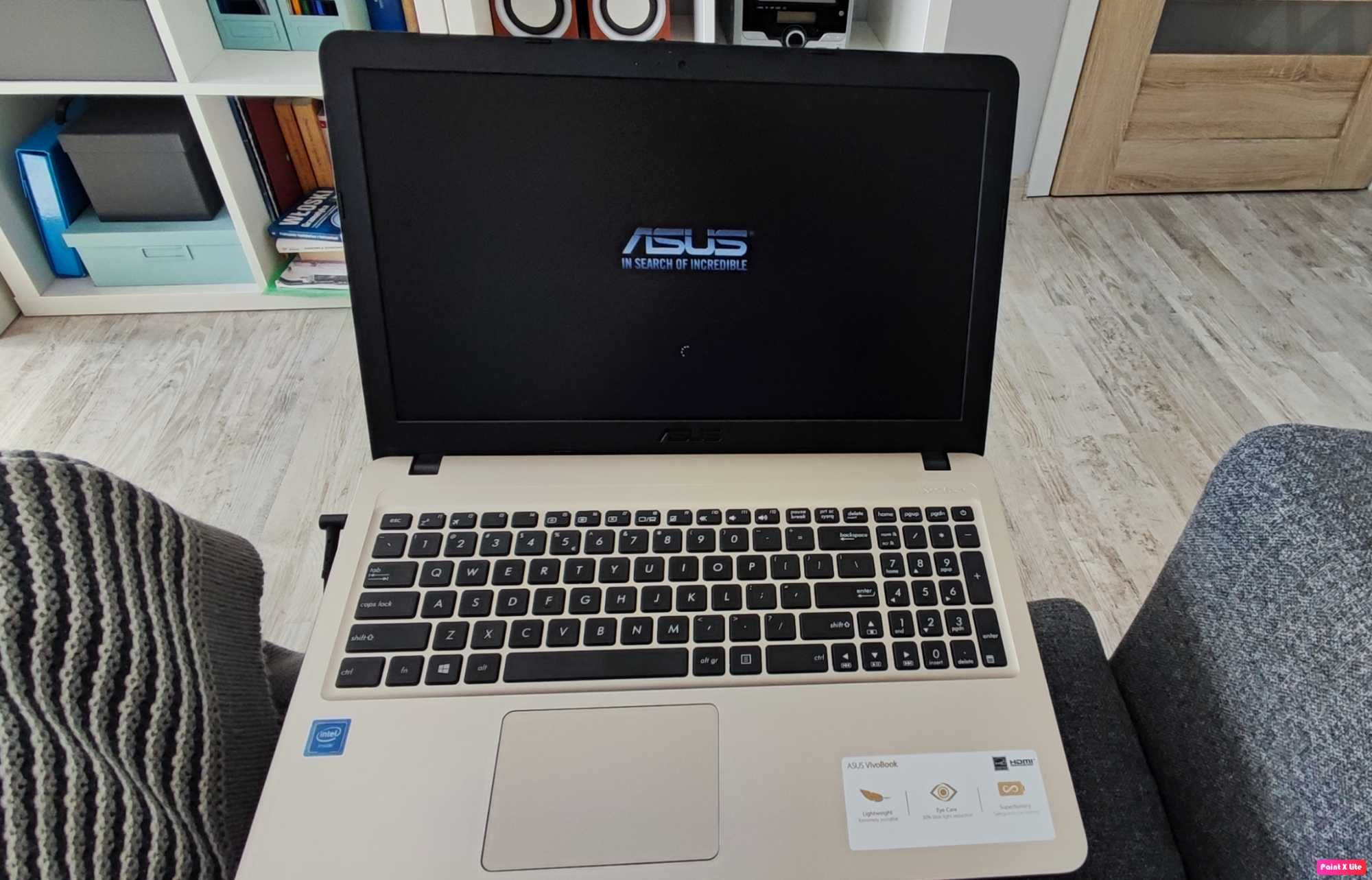 Laptop ASUS Vivobook R540M