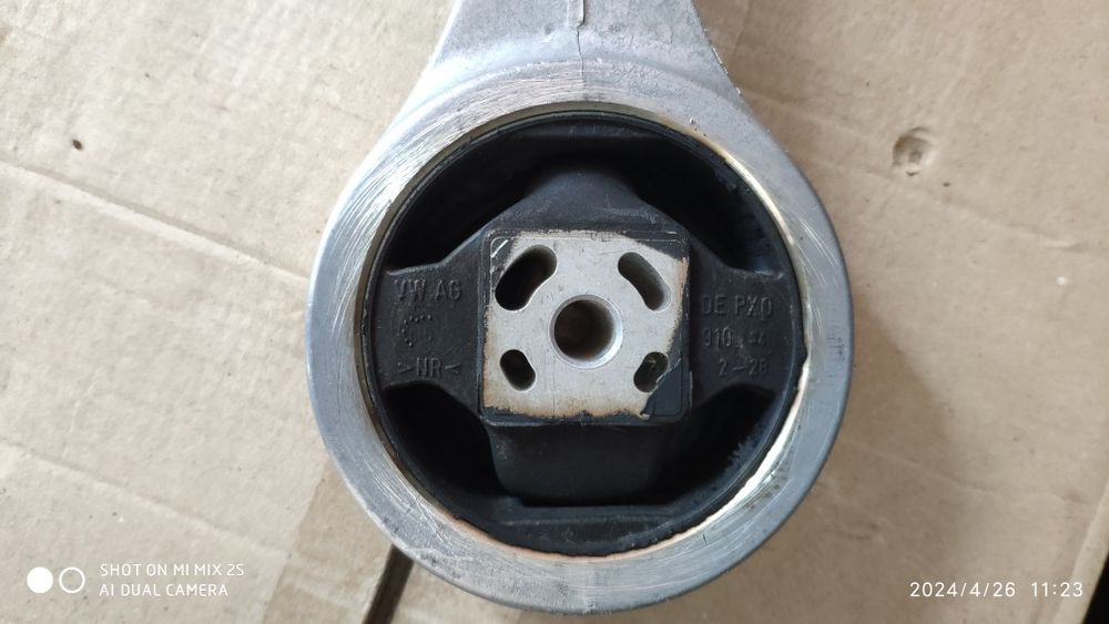 PX0-046 Подушка двигуна нижня задня-Лапа коробки