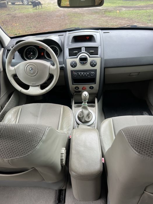 Renault megane 2 2004 год 2.0 бензин