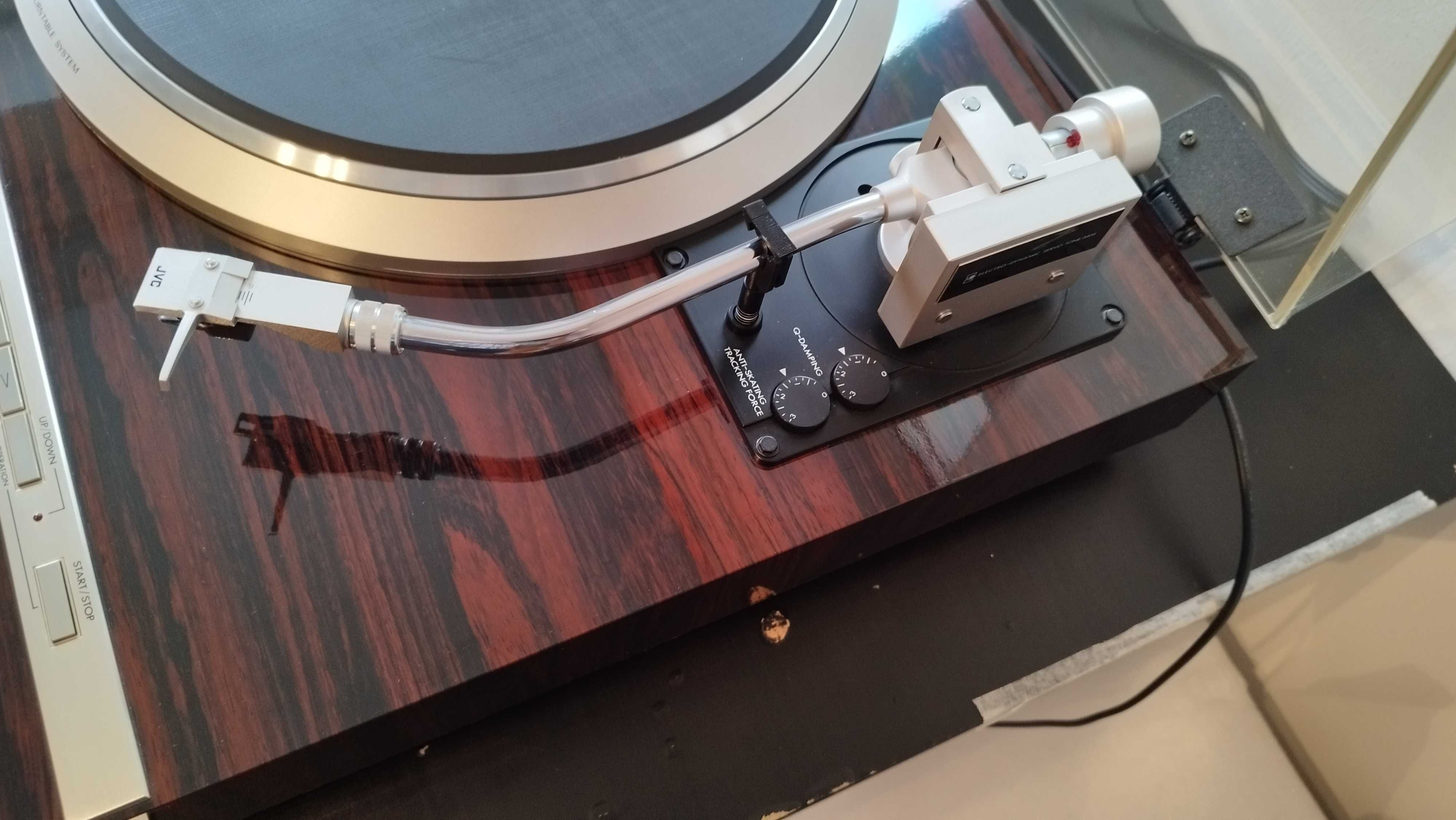 Gramofon JVC QL-Y5F
