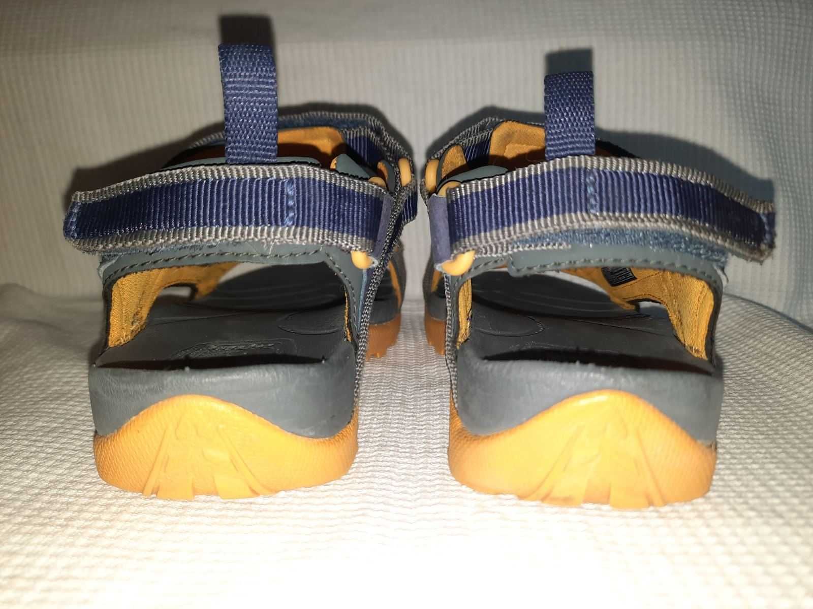 Шльопанці сланці Nike і сандалі босоніжки Teva 32-33 р.