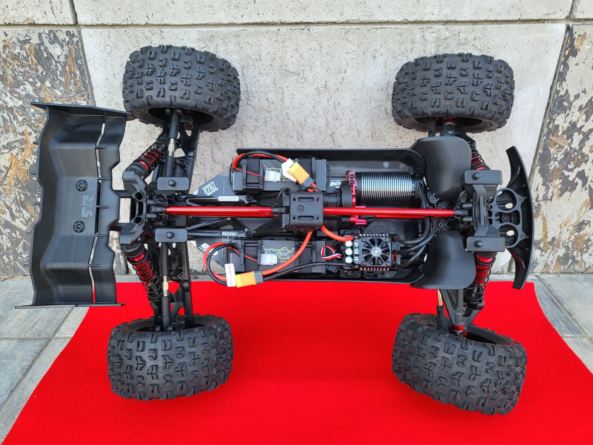 Arrma Kraton 1:5 EXB 8s HOBBYWING MAX 5 , Savox gens ACE 8000 MAX 10