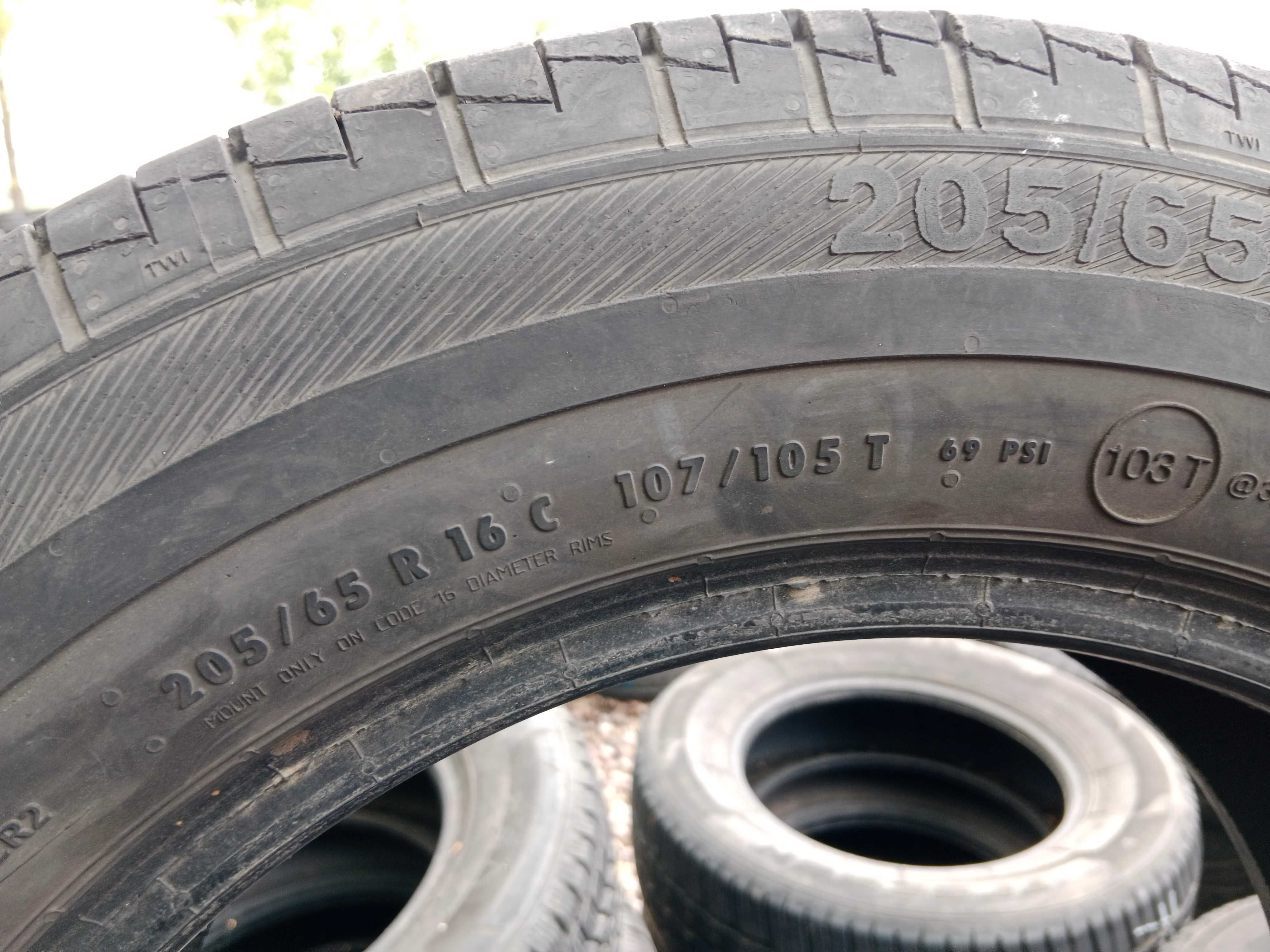 Opona używana 205/65R16C Barum Vanis 2 1szt.