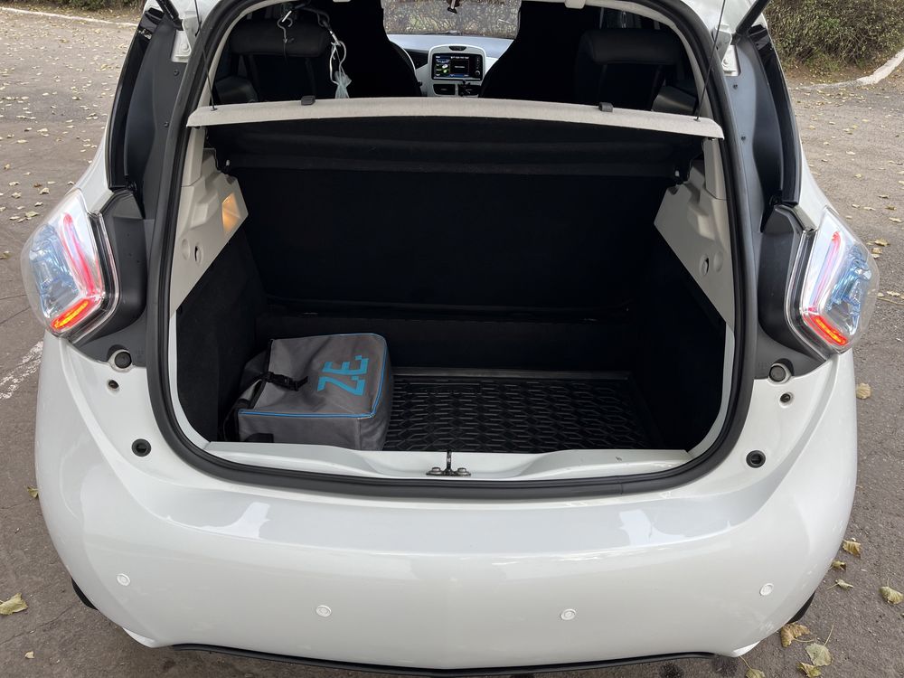 Продам Renault Zoe 22 кВт 2016 год