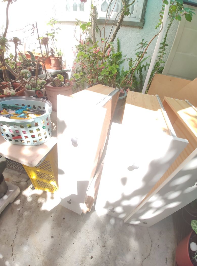 Cómoda hemnes com 3 gavetas branca em muito bom estado