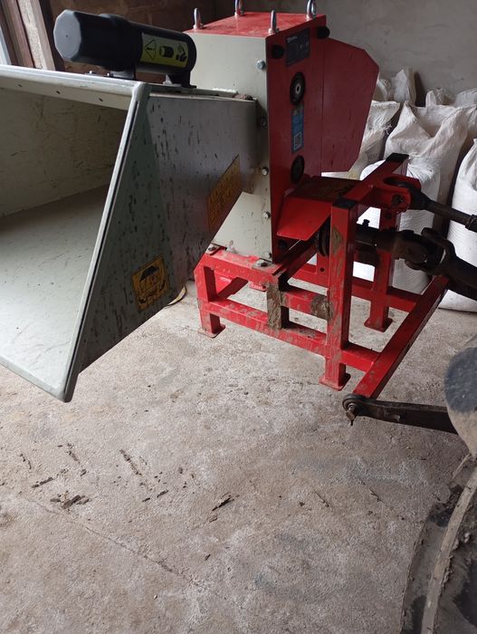 Подрібнювач гілок арпал